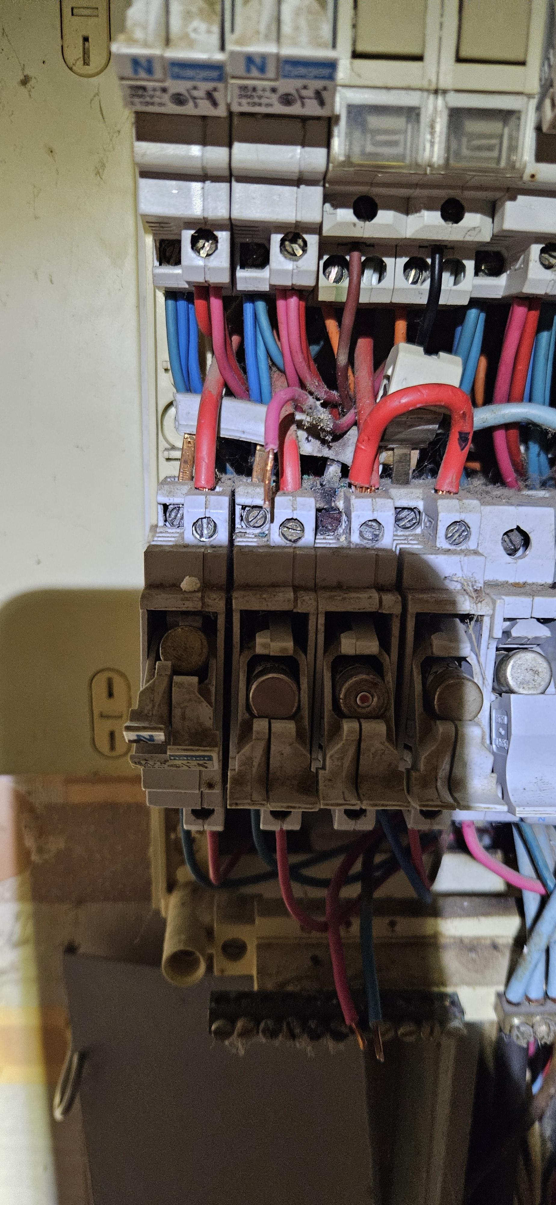 Dépannage d'une installation électrique triphasé